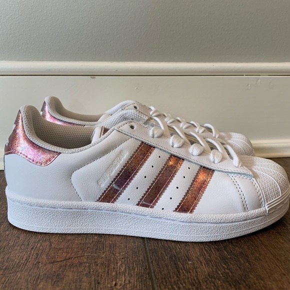 BRAND NEW! Adidas Superstar Shoes - Picture 1 of 3